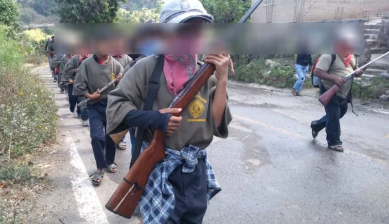 Niños de 6 a 15 años son entrenados y armados en Chilapa para combatir el crimen
