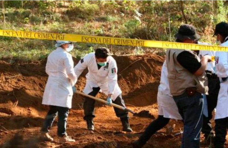 Descubren fosa clandestina de restos humanos en Acapulco