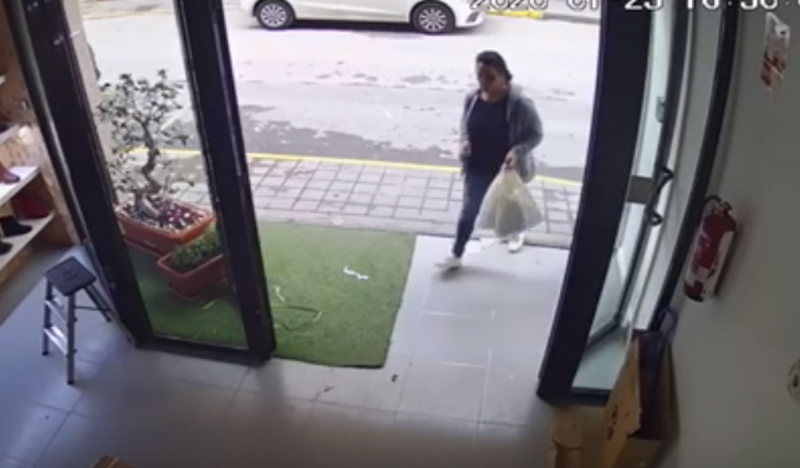 Mujer consiente a sus vecinos con vibradores que había robado minutos antes