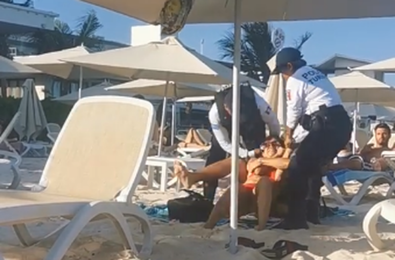 Policías sacan a ciudadanos de Playa Mamitas por “no consumir” (VIDEO)