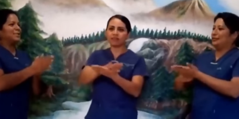 Enfermeras enseñan como lavarse las manos con cumbia y se vuelve viral 