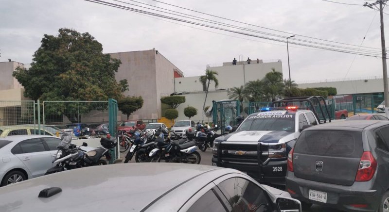 Ejército impide ejecución de herido en IMSS de Culiacán; decomisan arsenal