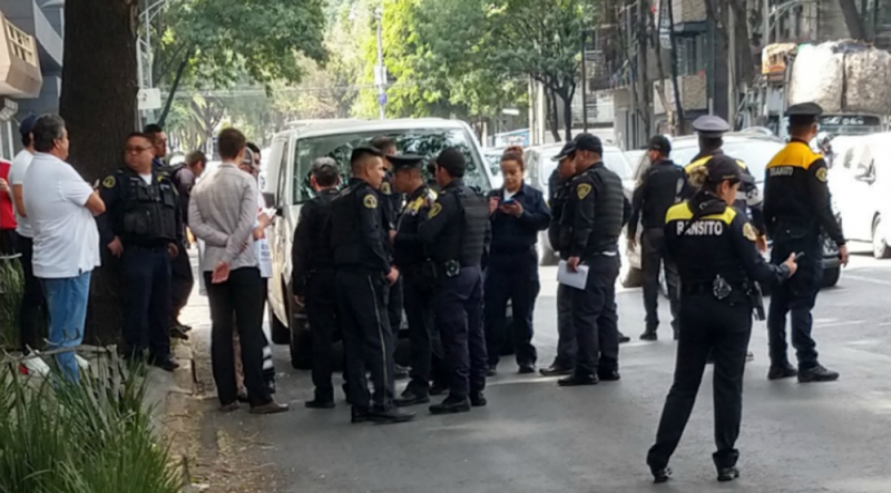 Policía de la Ciudad de México frustra asalto en casa de cambio 