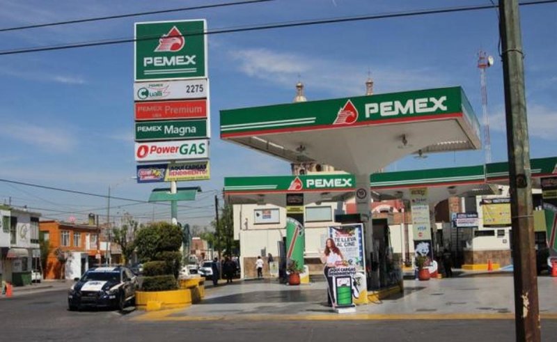 Venden hasta en 15 pesos el litro de gasolina en varios estados