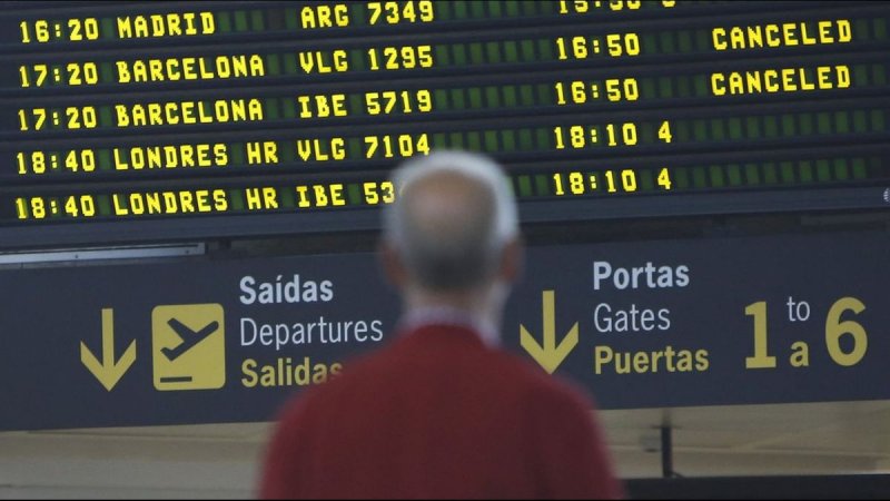 Piden a abogados de la UNAM intervenir para cancelar vuelos del extranjeroy