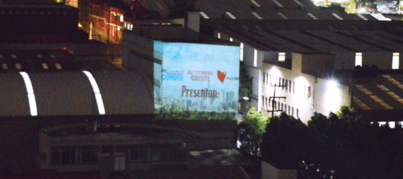 Autocinema proyectará películas en edificios de la CDMX para que la gente NO SALGA