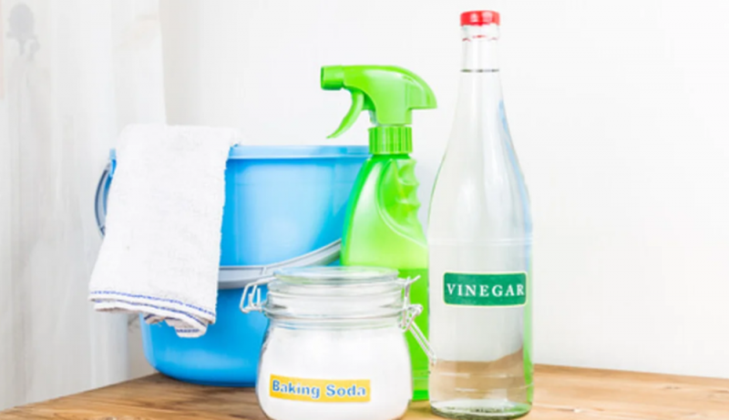 ¿Cuál solución es más útil para desinfectar tu casa? Cloro, Vinagre o Agua Oxigenada