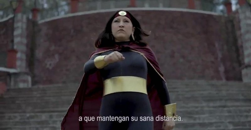 Alcaldesa de Metepec se disfraza de Susana Distancia para crear conciencia