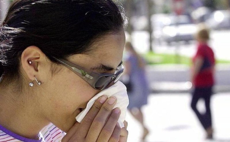 Video: Así es como se propaga el coronavirus con un solo estornudo.