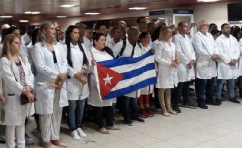 ENFERMERAS Cubanas llegan a MÉXICO para ENFRENTAR el COVID-19