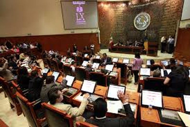 En plena pandemia, AUTORIZAN seguros de vida para DIPUTADOS en Jalisco con mayoría de MCy
