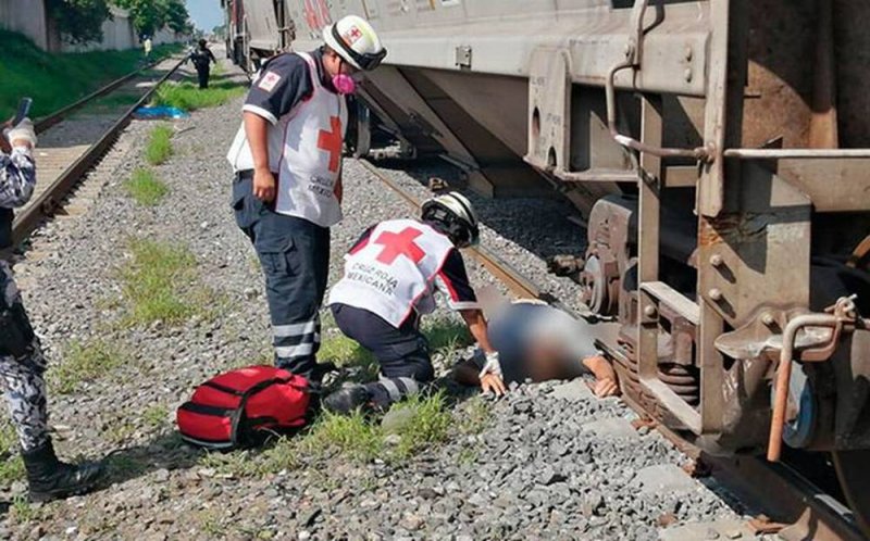 Sujeto se ARROJA a ferrocarril y éste le corta parte de su pierna