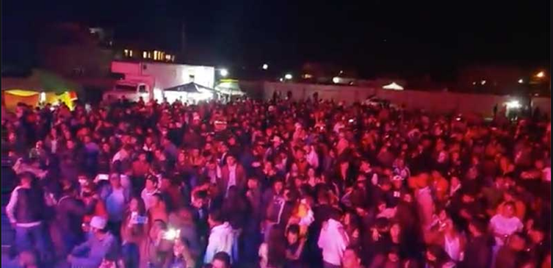 Ciudadanos se olvidan de la PANDEMIA y arman baile masivo en Toluca (VIDEO)