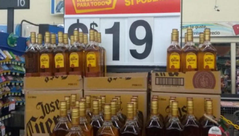 Consumidores piden ayuda a PROFECO para que Walmart respete venta de tequila a 19 pesos