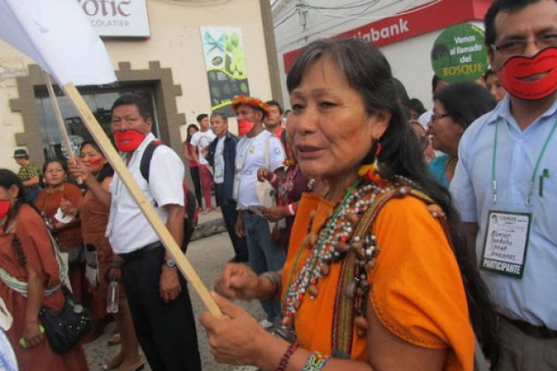 Ganadora de lotería de origen indígena es discriminada en SLP y tienda le niega su premio