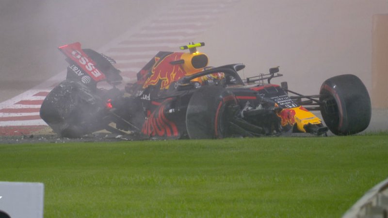 Tunden en redes a Alex Albon por destruir en accidente el 