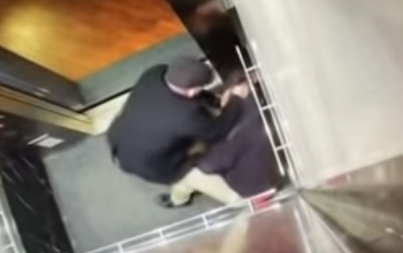Graban  a un abuelito que puso en su lugar a sujeto que le tose en la cara (VIDEO)