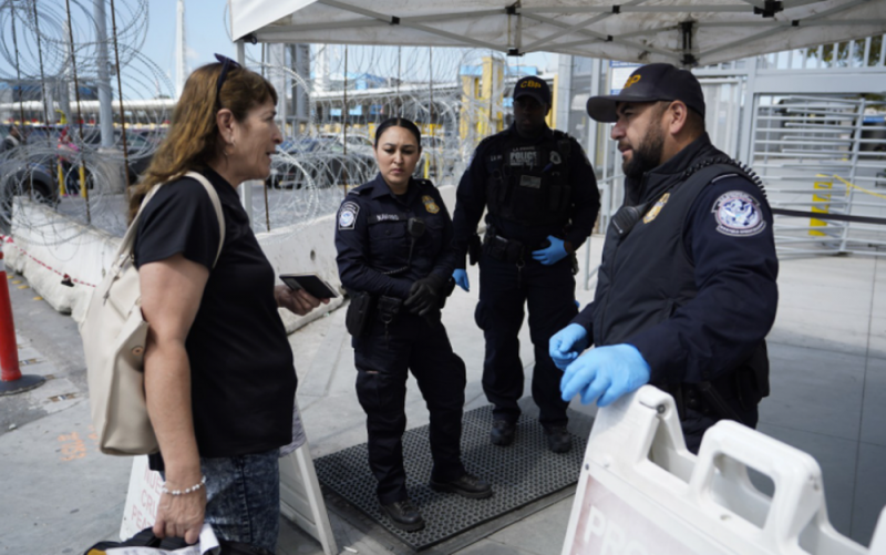Oficina de Aduanas de EU le retira su VISA y tarjeta SENTRI a mexicano por realizar viaje no esencia