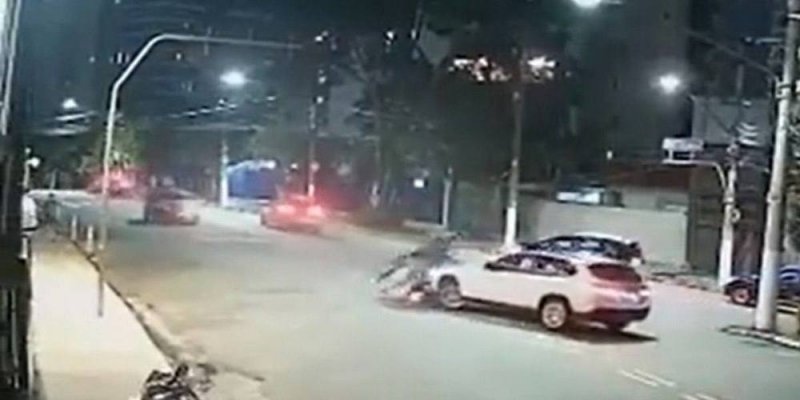Mujer atropella a ratas que intentaron robarle su camioneta