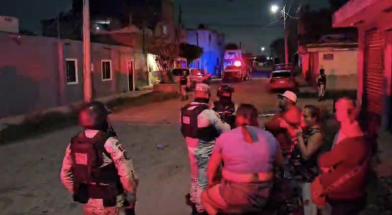 Asesinan a balazos a un hombre afuera de su casa en Tlajomulco