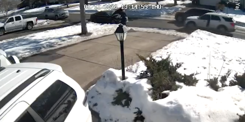 Acusan a agentes mujeres de ICE de simular falla mecánica para emboscar a hombre en Minnesota