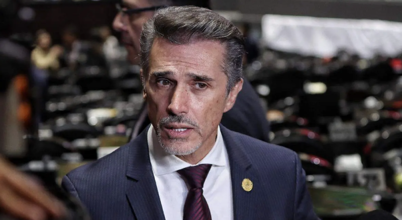 Sergio Mayer solo se ha presentado 9 veces en su curul, pero en LCDF ganará 400 mil a la semana