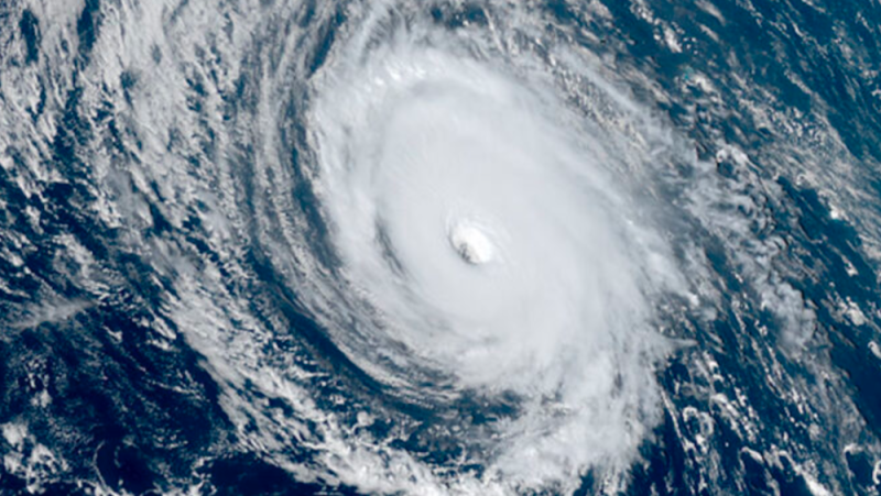 ¡Se encienden las alarmas! Isaías se convierte en Huracán Categoría 1 y esta es su trayectoria 