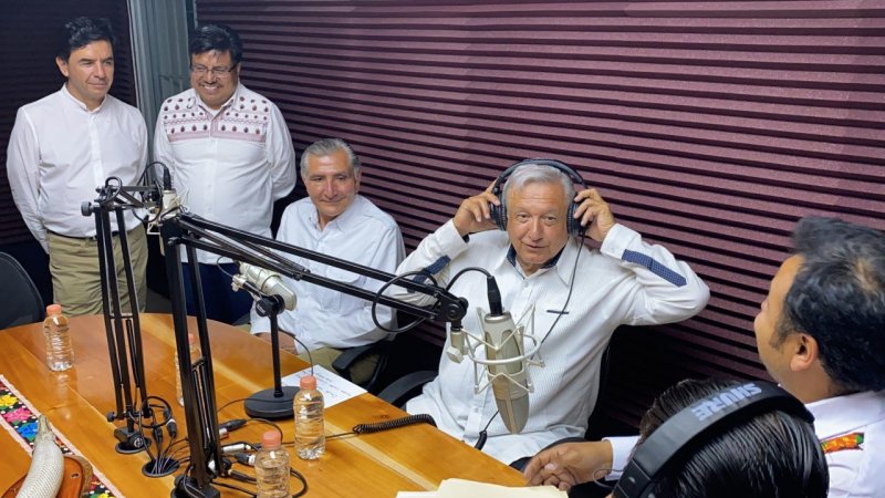 Reinaugura AMLO radio índigena en Tabasco 