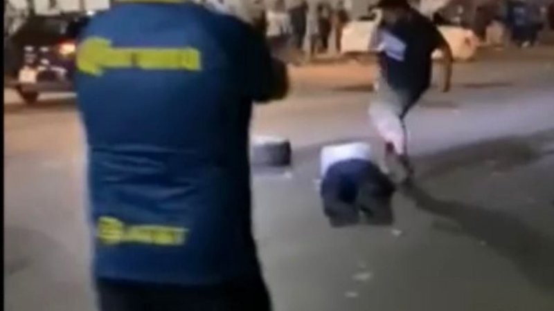Aficionados de Rayados golpean y roban a paramédicos afuera del estadio BBVA