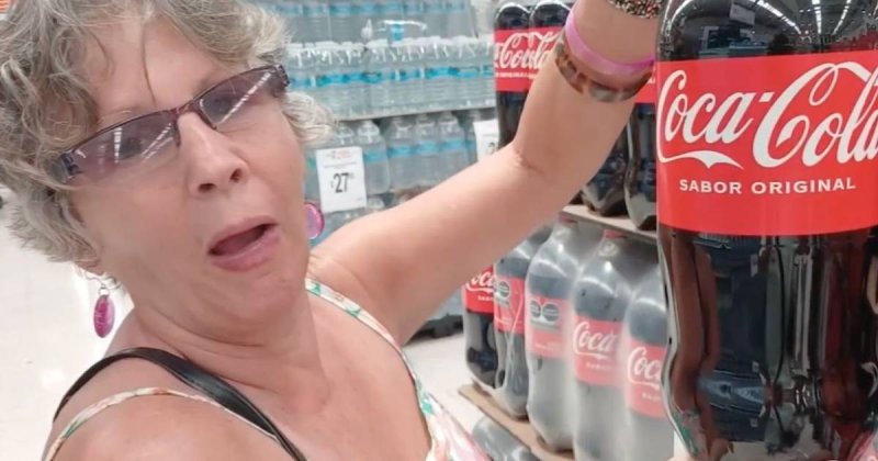 “Tómame una foto”: Cubana se emociona al conocer la coca cola de 3 litros