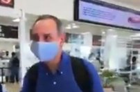 Increpan a López-Gatell en aeropuerto y lo acusan de ocultar muertes por Covid-19 (VIDEO)