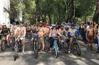 Ruedan desnudos cientos de capitalinos por calles de la ciudad (VIDEO)