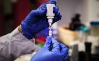 Vacuna de la alemana BioNTech estará lista para fines de año, producirá mil millones de dosis