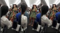 Turista se QUITA el cubrebocas en vuelo de Viva Aerobús y dice que NO CREE en el coronavirus 