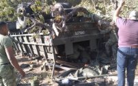 Eréndira 7 soldados y 11 más heridos tras volcadura de camión militar en Oaxaca.