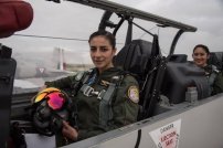 Ellas son las dos mujeres que pilotearon un avión de guerra durante el Desfile Militar