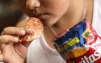 Morena va por prohibir la venta de comida chatarra a menores en todo el país 