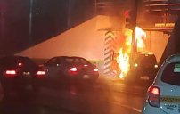 VIDEO: Se desata la violencia en Nuevo Laredo, noche balaceras y quema de autos.