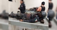 #VIDEO FUERTE: policías lloran al lado de los cuerpos de sus compañeros emboscados en Oaxaca.