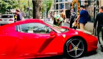 Denuncian a Ferrari mal estacionado en Polanco y autoridades le ponen “La Araña” (Video)