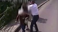 CHOFER detiene su autobús pata DEFENDER de LADRÓN a una ABUELITA (VIDEO)