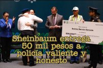 Sheinbaum entrega recompensa de 50 mil pesos a policía valiente y honesto. 