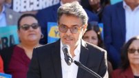 Eugenio Derbez respalda a Xavier Becerra y llama a latinos a votar en Estados Unidos