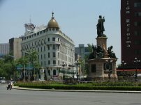 Diputada de PVEM propone quitar monumentos de Colón y Cortés
