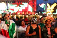 Mexicanos viajan más de 16 horas para celebrar con AMLO el Grito de la Independencia.