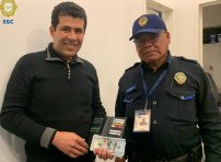 Policías regresan cartera con 11 mil pesos a su dueño