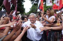 Mexicanos confían más en el presidente que en los periodistas y los medios de comunicación: Encuesta