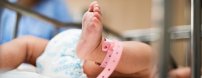 Se buscan voluntarios para abrazar bebés con abstinencia neonatal