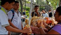 Morena va por venta de comida nutritiva en cooperativas escolares en vez de comida 