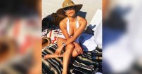 Jennifer López presume su gran retaguardia tomando el sol y enciende Instagram con sexi bañador